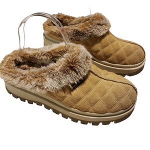 Skechers Tan Quilted Fur-Lined Clogs